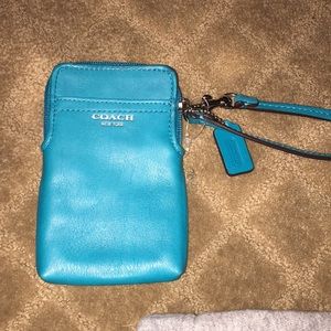 Coach wristlet PRICE FIRM
